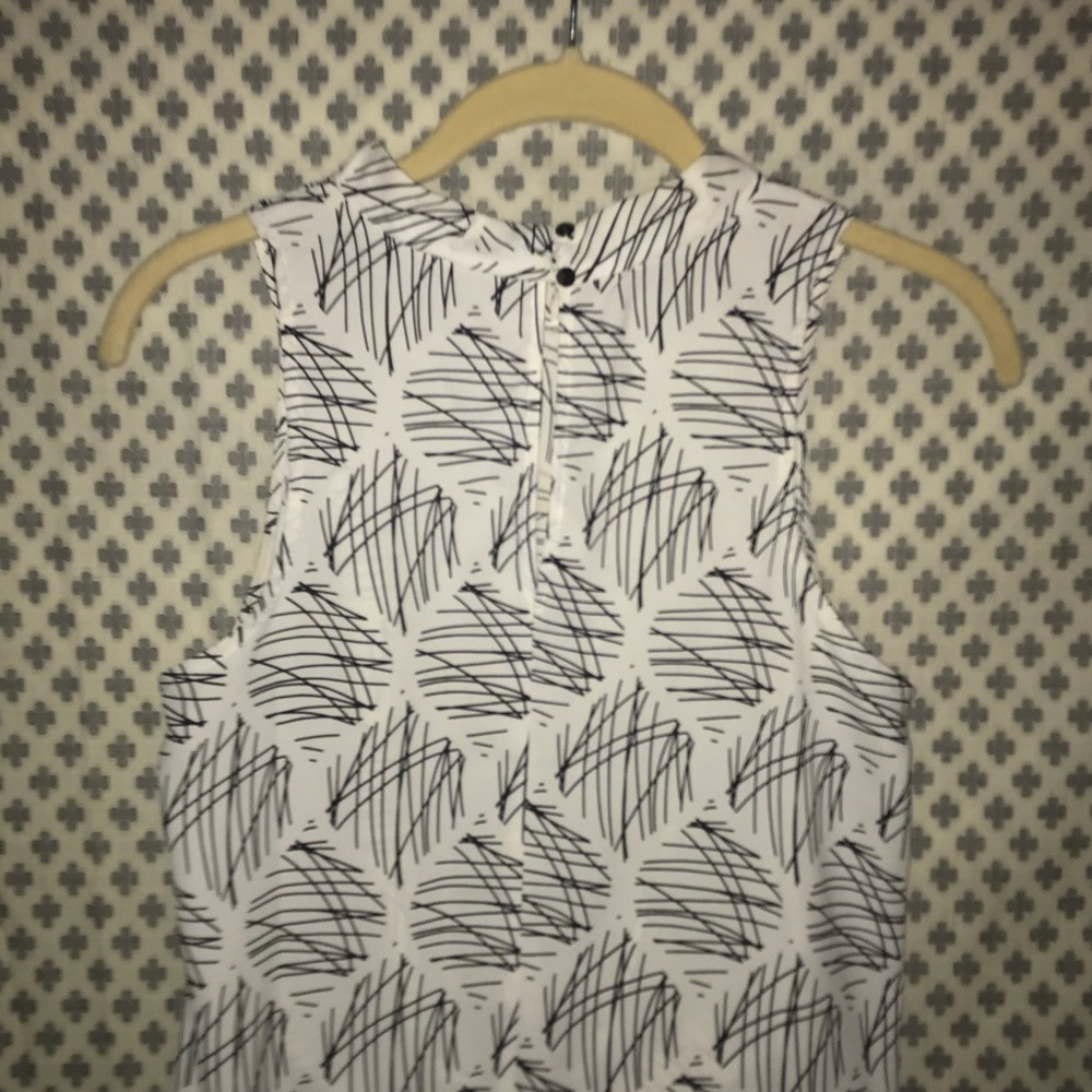 ASTR Patterned High Neck Top - Picture 3 of 3
